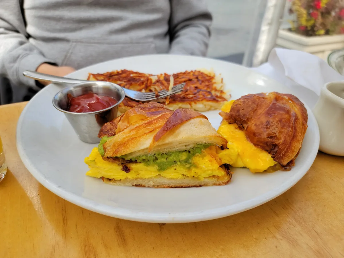 Elli's Great American Restaurant: Restaurant Food And Dining Photo
