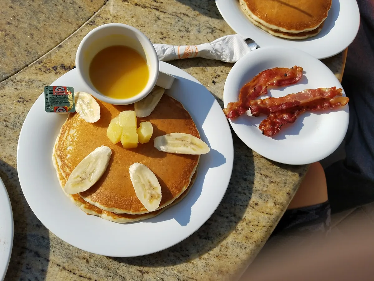 Citrus Breakfast and Lunch: Restaurant Photograph