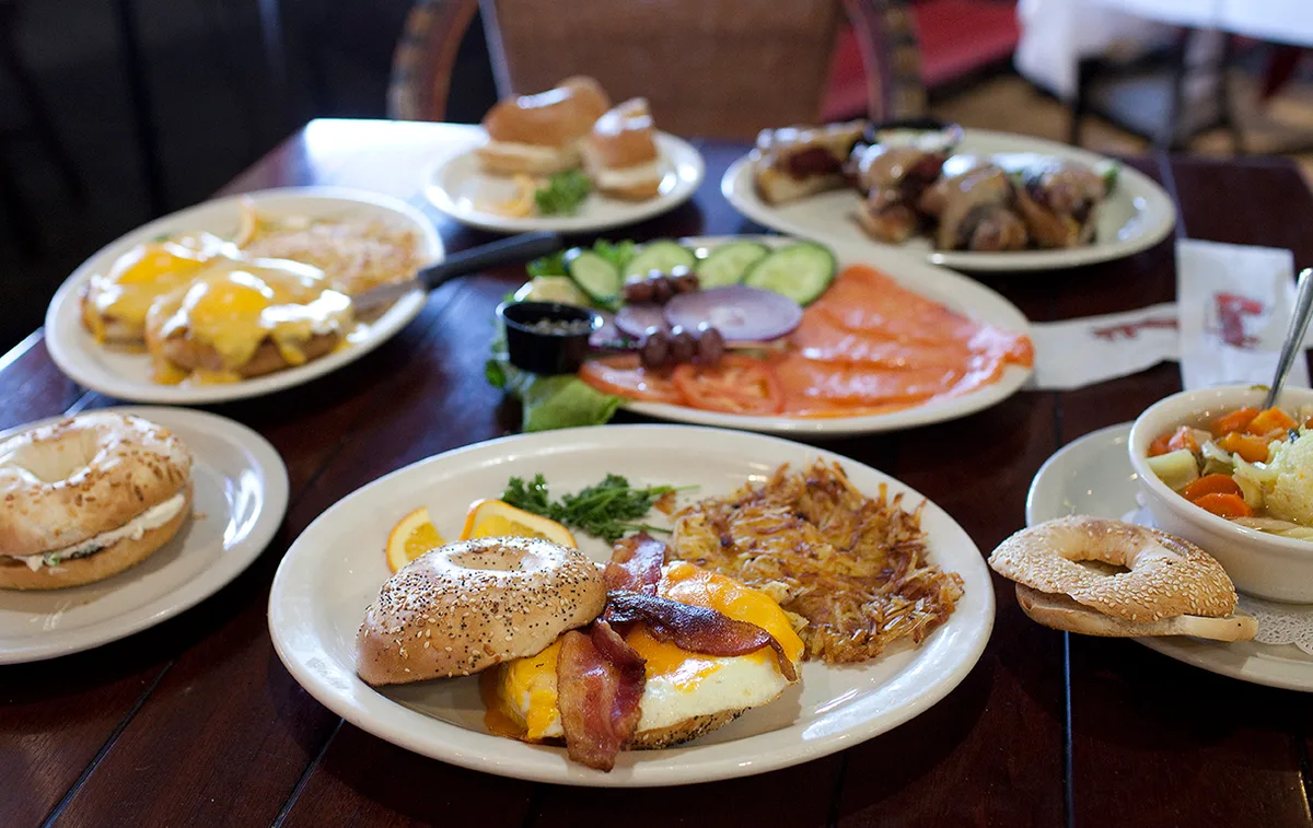 Chompie's Restaurant, Deli, and Bakery: Restaurant Food And Dining Photo
