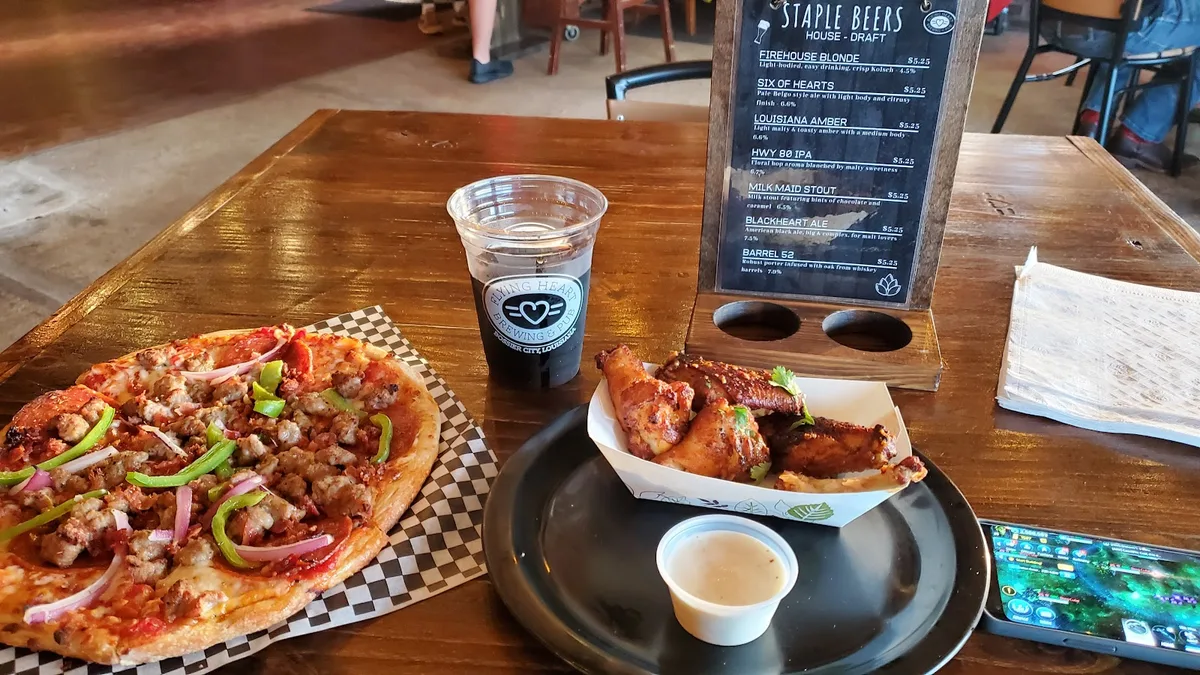 Flying Heart Brewing & Pub: Restaurant Photograph