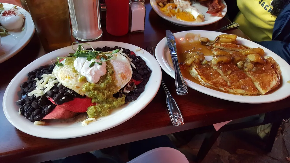 Ria’s Bluebird: Ria's Bluebird: Restaurant Photograph