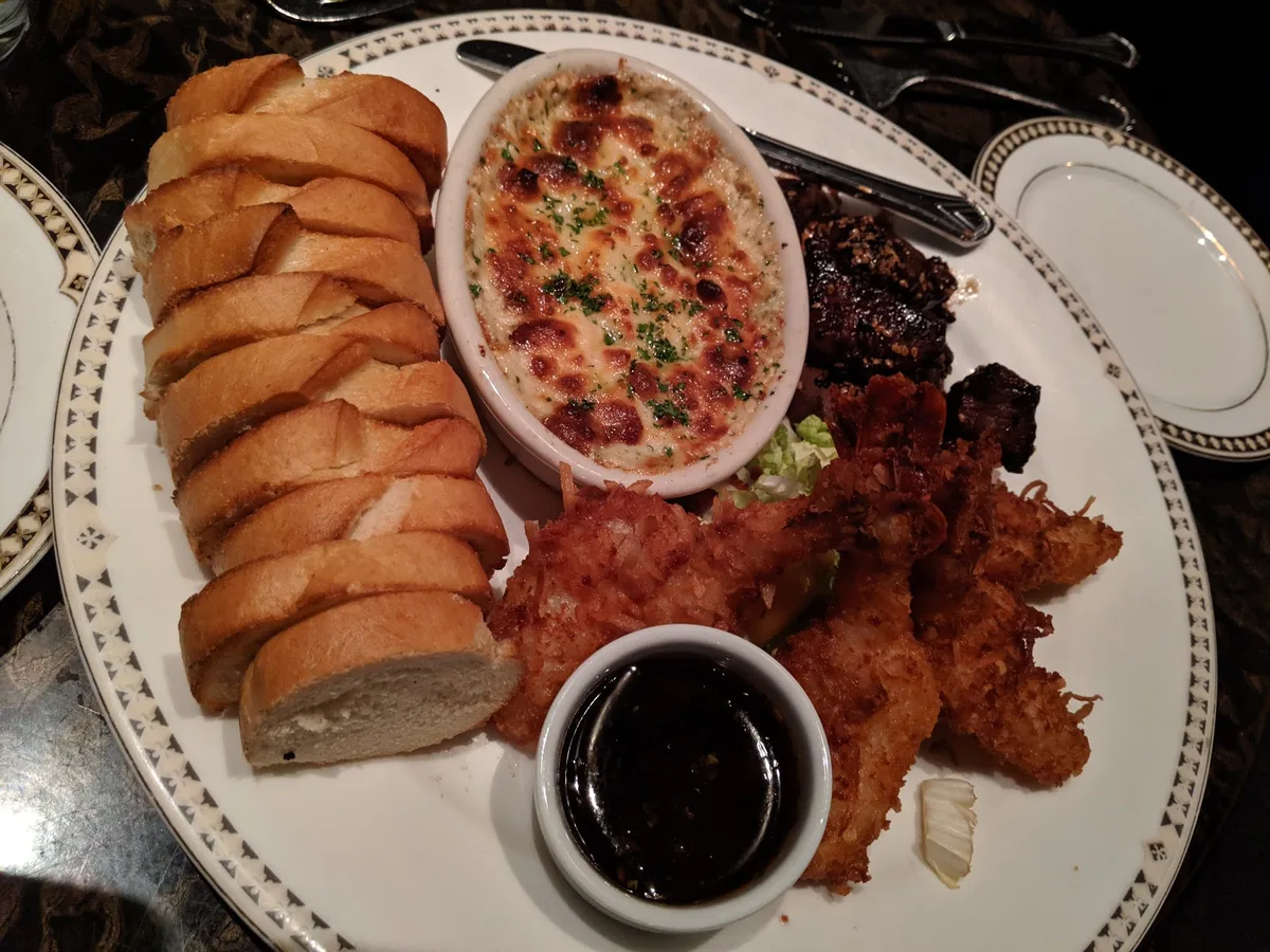Peacock Room Lounge: Restaurant Food And Dining Photo