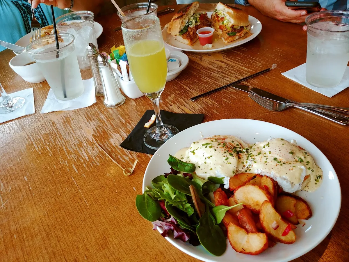 Lola's Bistro: Restaurant Photograph