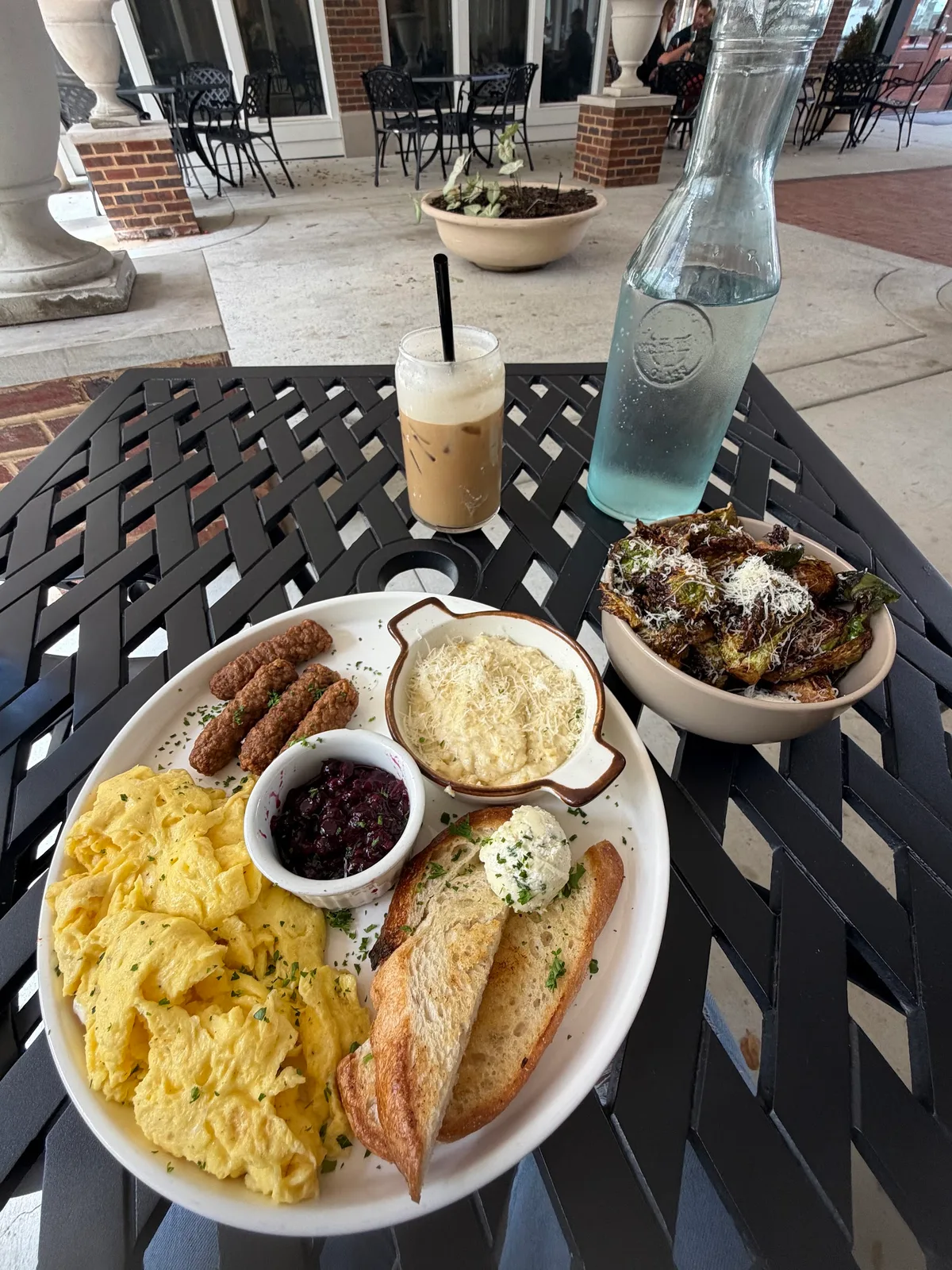 Loona's Cafe: Restaurant Photograph