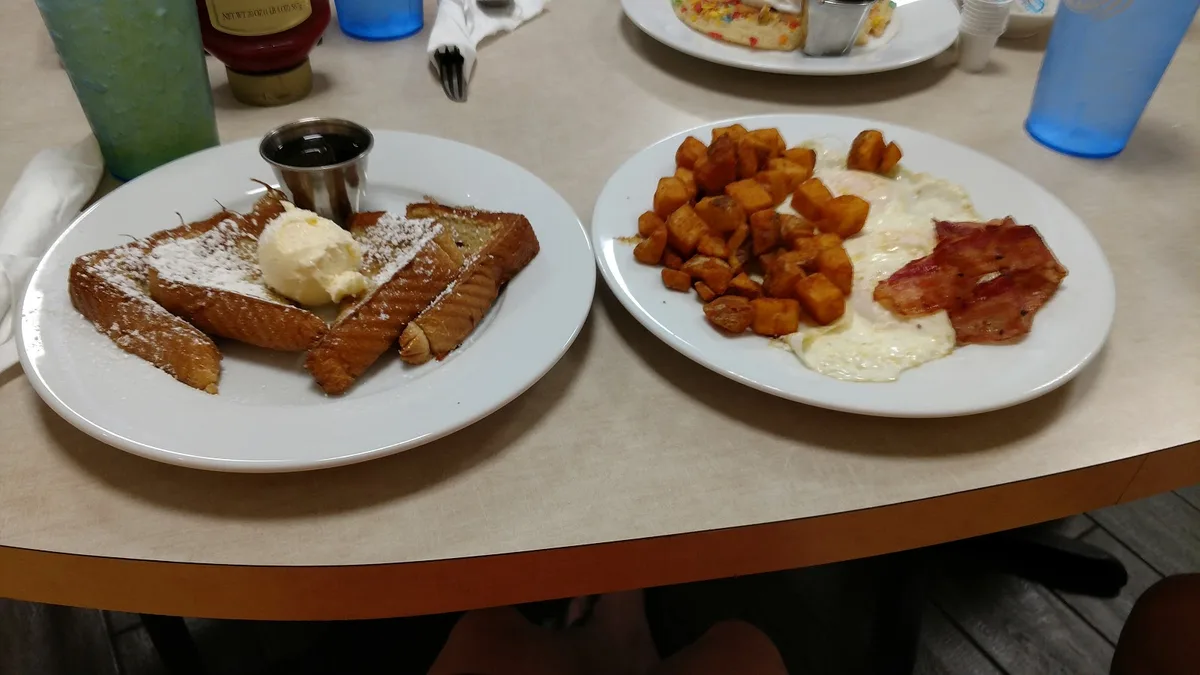 D'egg Diner: Restaurant Food And Dining Photo