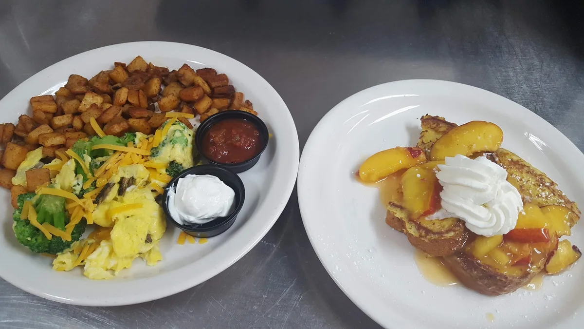 Coco's Bakery Restaurant: Restaurant Food And Dining Photo