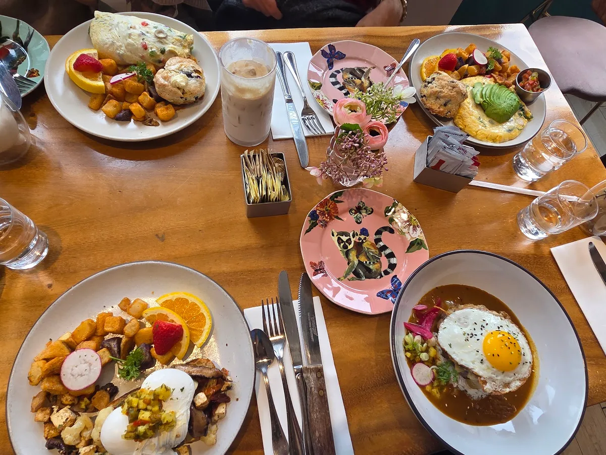 Son and Garden: Restaurant Photograph