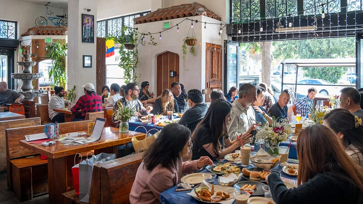 Escala: Restaurant Photograph