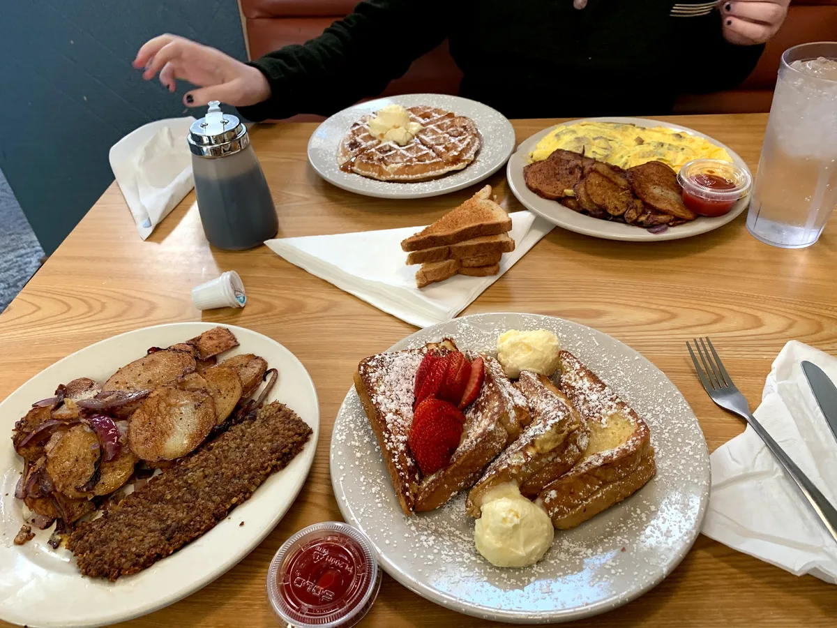 Parkside Cafe: Restaurant Food And Dining Photo