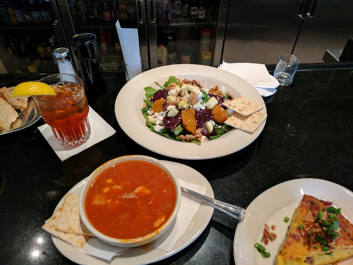 Lucky 32 Southern Kitchen: Restaurant Photograph