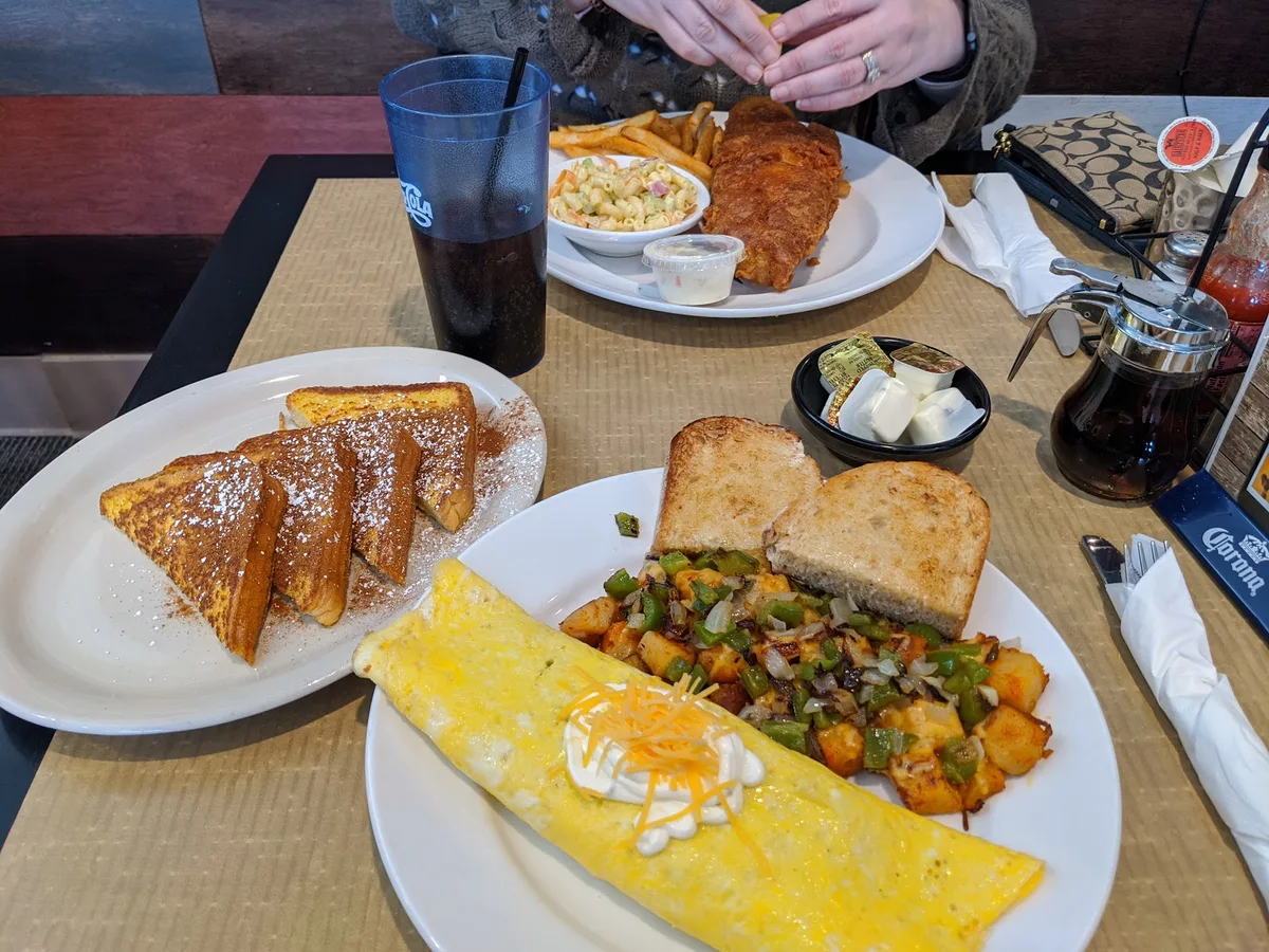 Howling Rooster Restaurant & Bar: Restaurant Food And Dining Photo