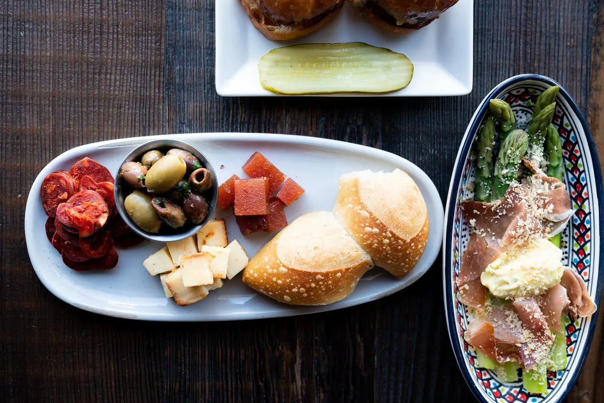Alaro Craft Brewery: Restaurant Food And Dining Photo