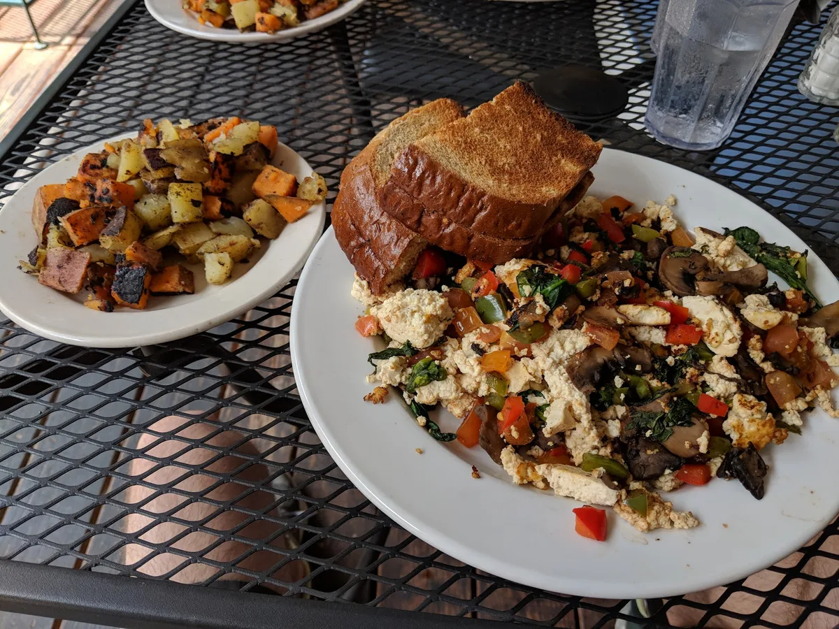 3 Sisters Café: Restaurant Food And Dining Photo