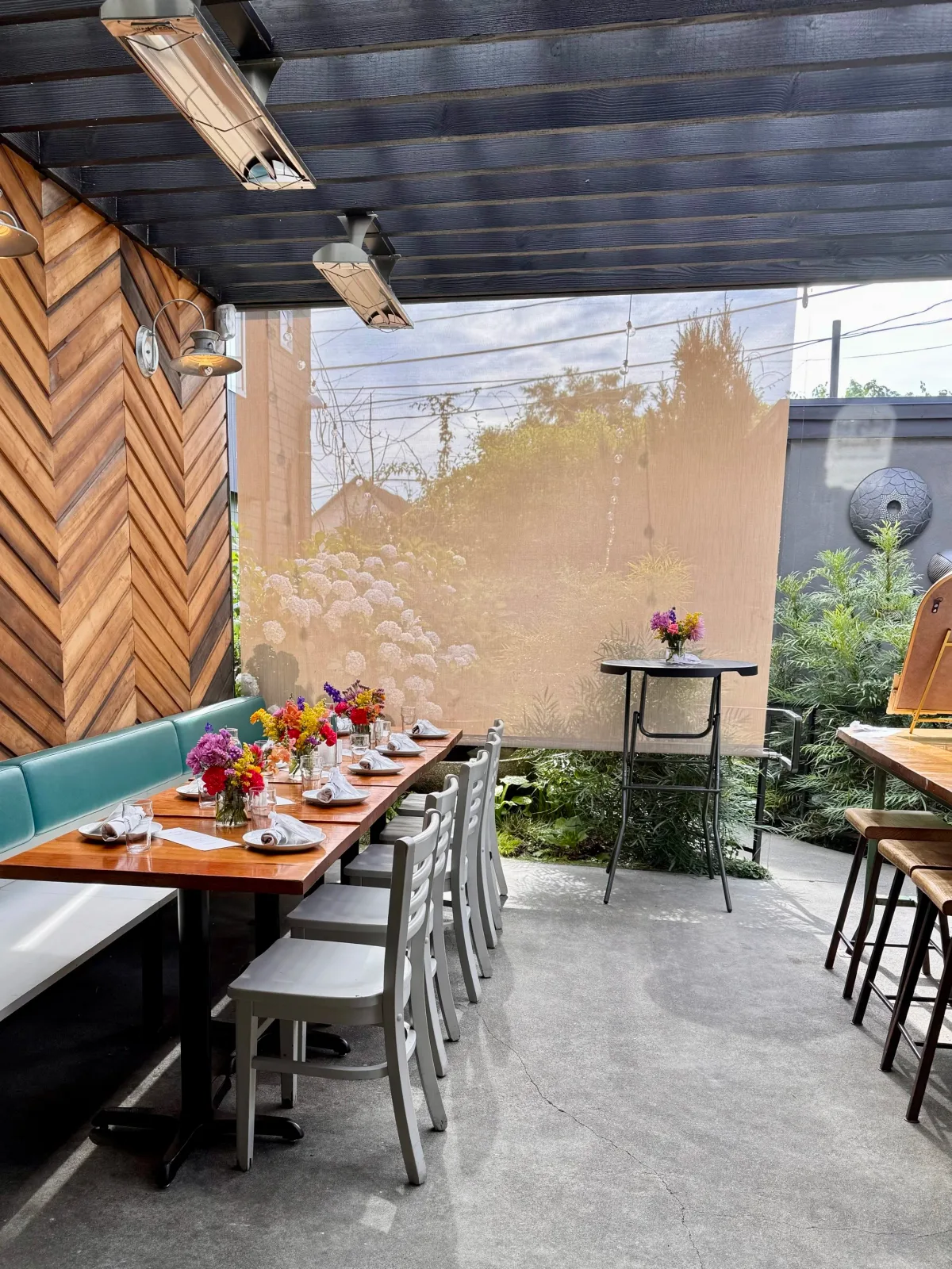Brimmer & Heeltap: Restaurant Photograph