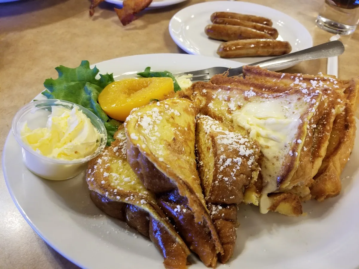 Gold 'N Silver Inn: Restaurant Food And Dining Photo