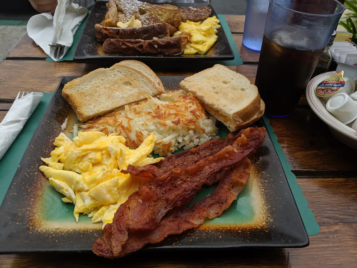 Connie's: Restaurant Photograph