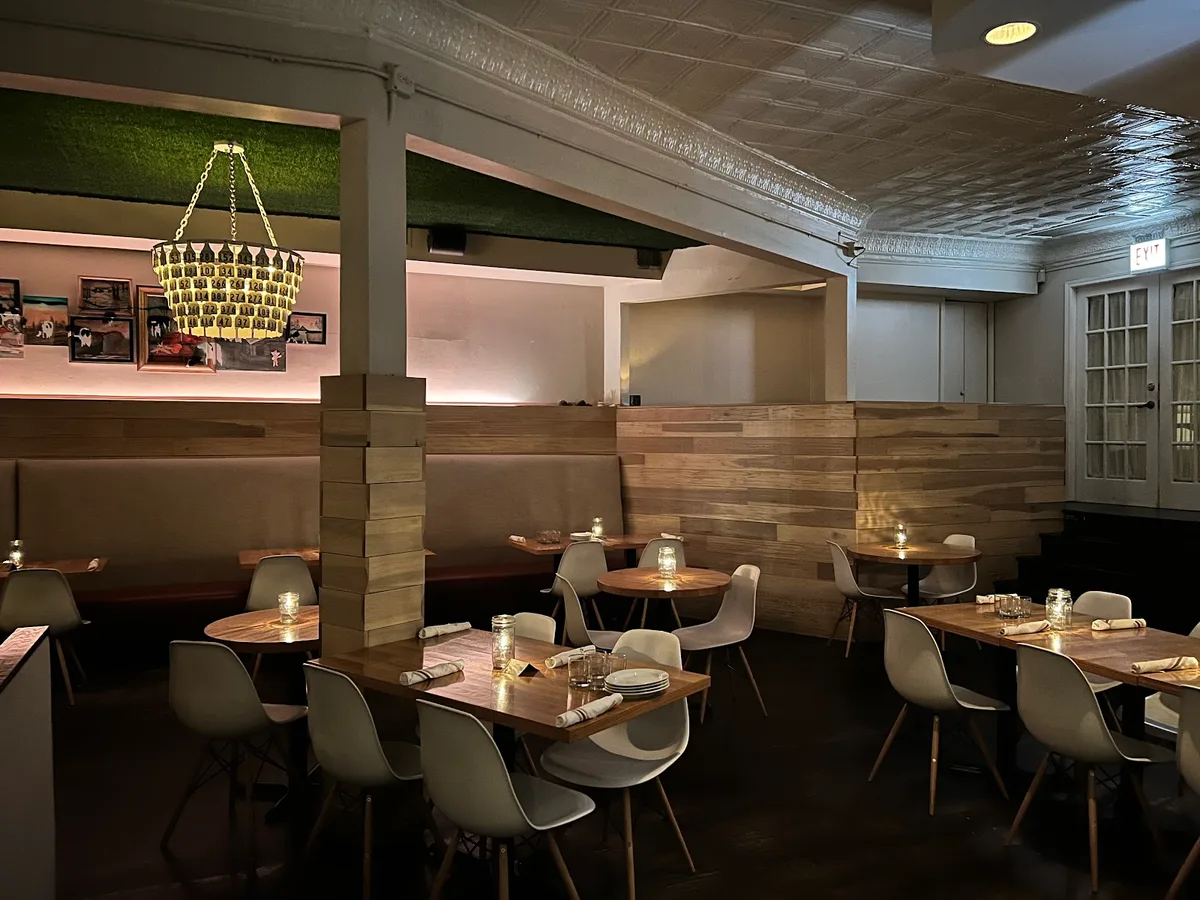 Range: Restaurant Photograph