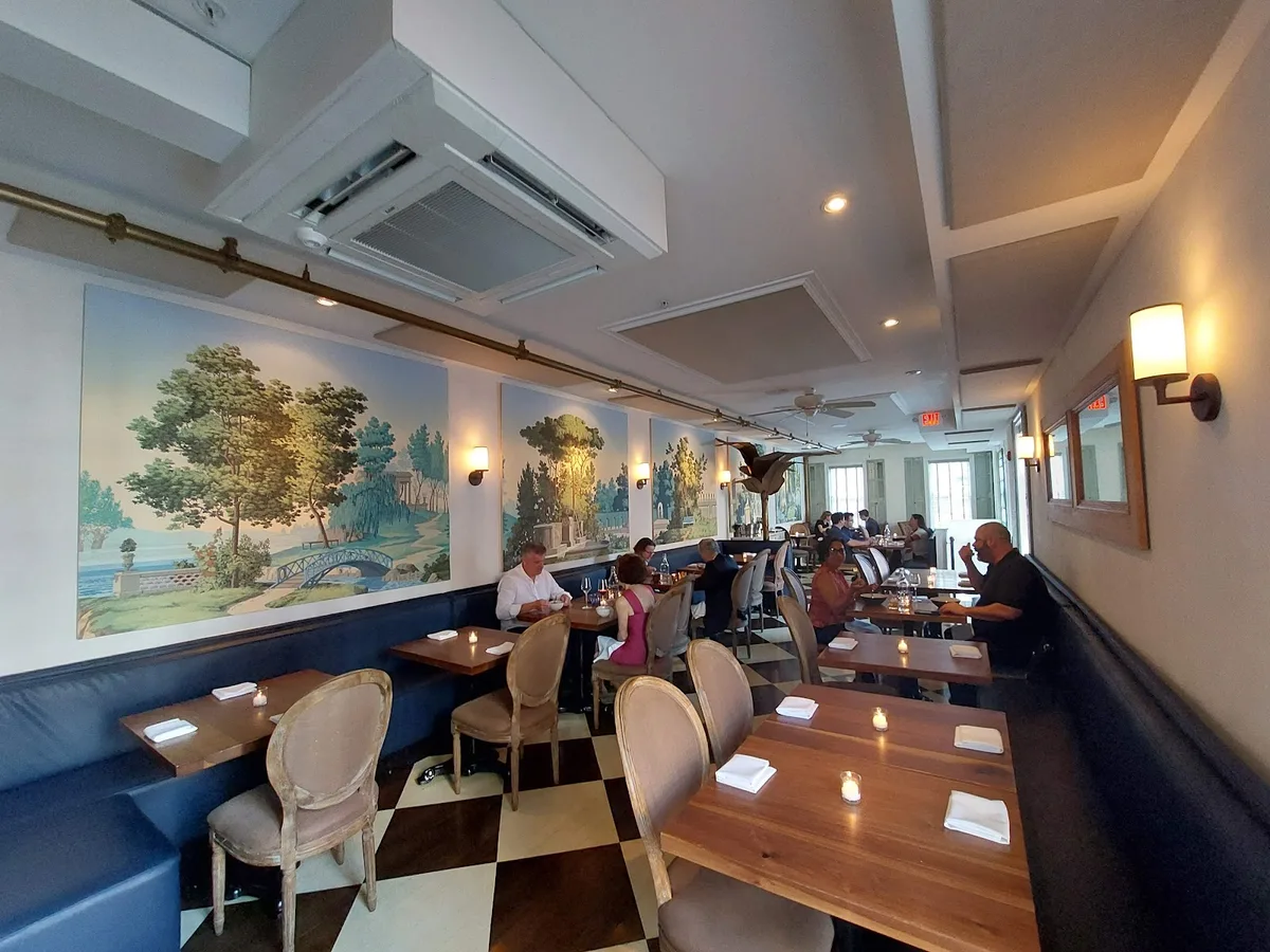 Friday Saturday Sunday: Restaurant Photograph