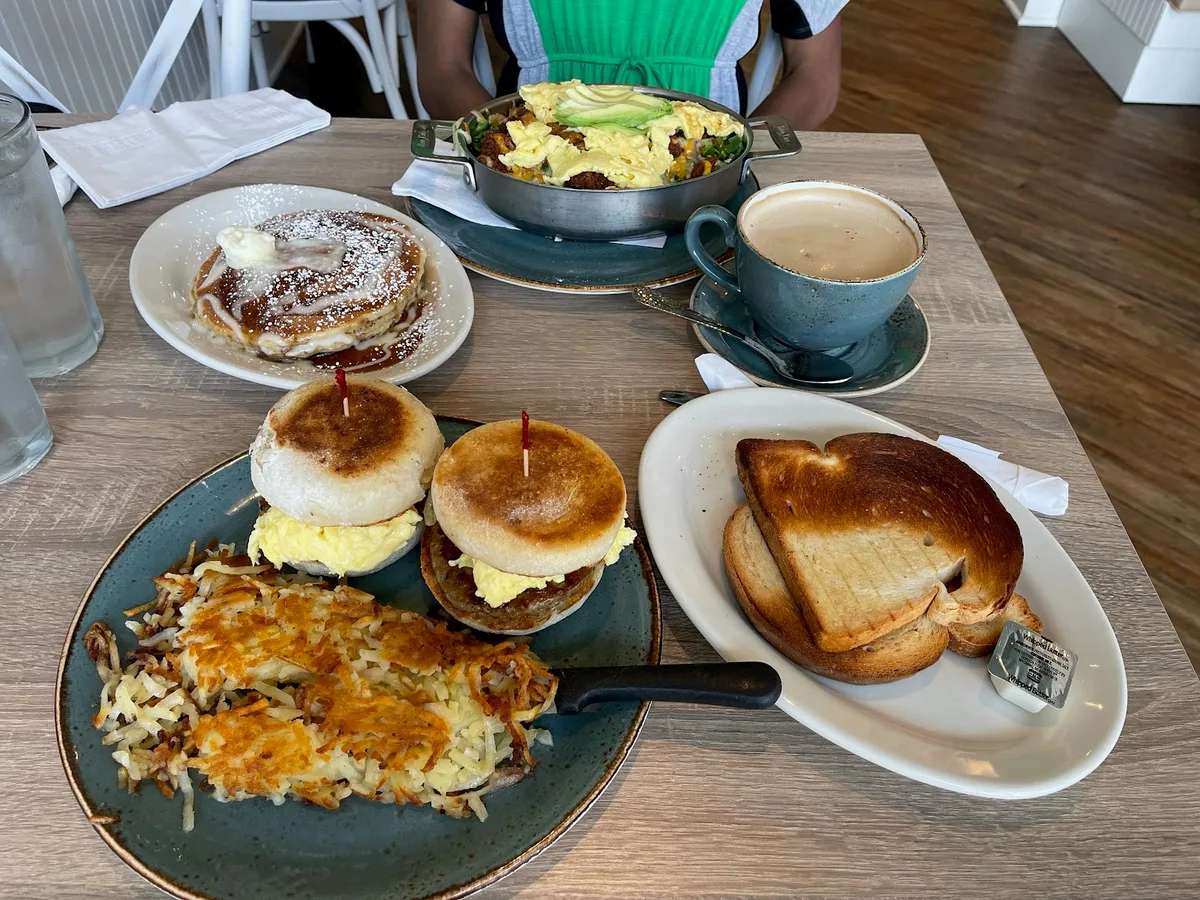 Honey Berry Pancakes and Cafe: Restaurant Photograph