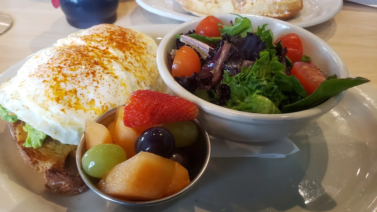 The Toasted Yolk Cafe: Restaurant Photograph