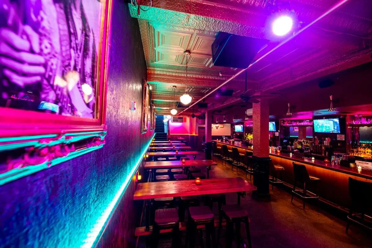 Lucky's Lounge: Restaurant Photograph