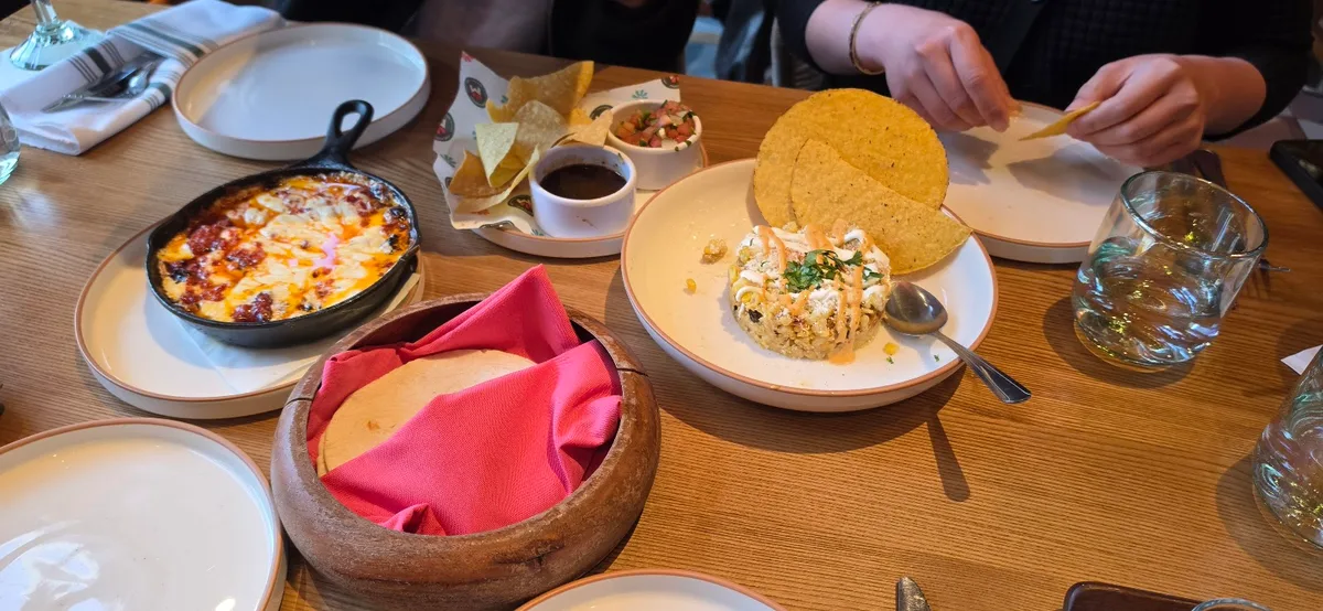 Meximodo Jersey City – Cocina Mexicana & Tequila Bar: Restaurant Photograph