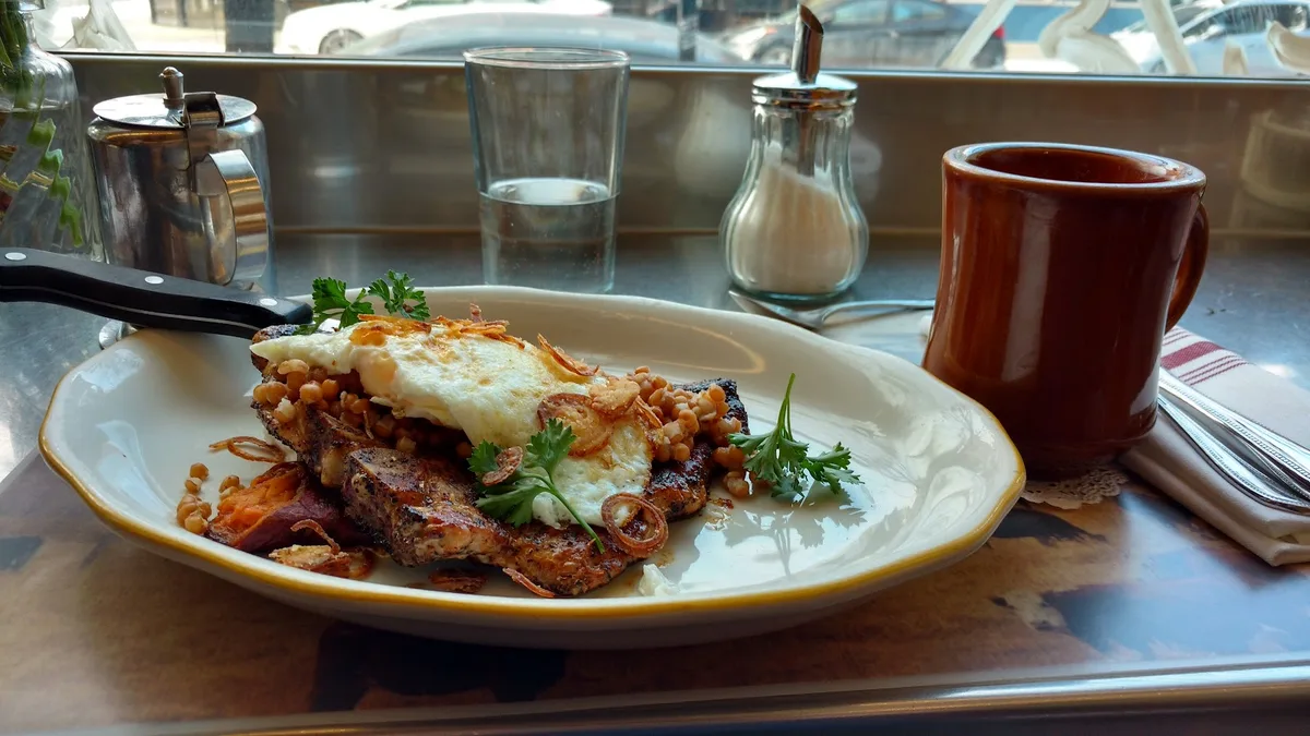 Dove's Luncheonette: Restaurant Photograph