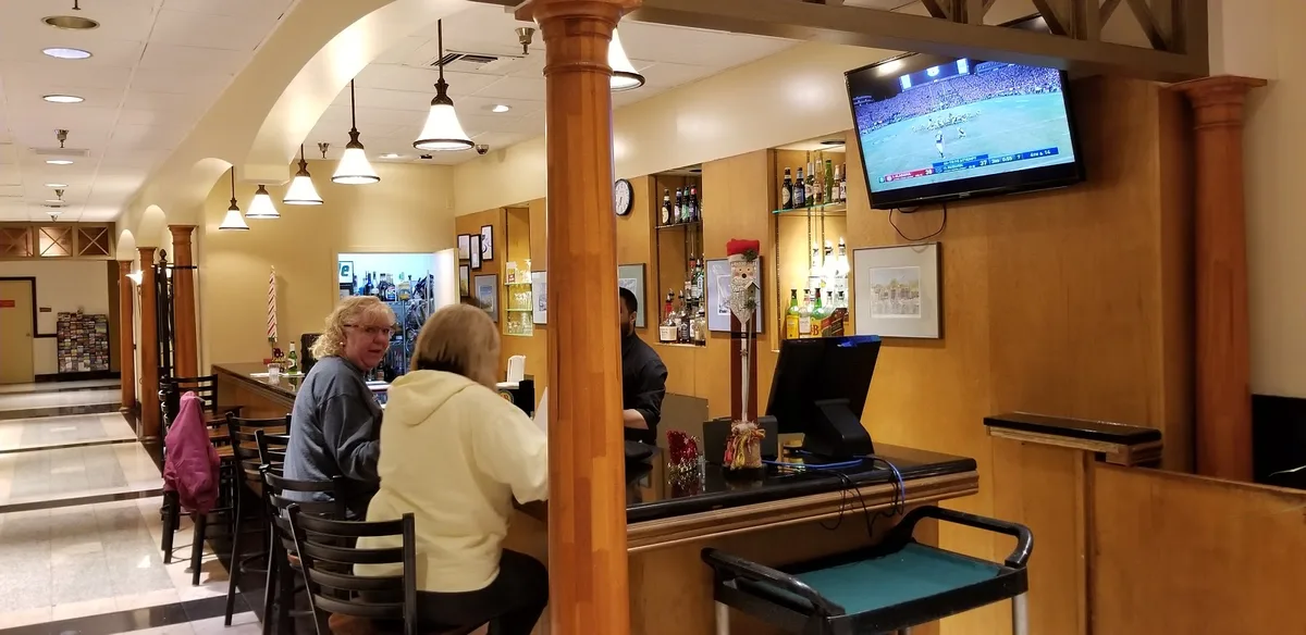 Tradewinds Restaurant: Restaurant Food And Dining Photo