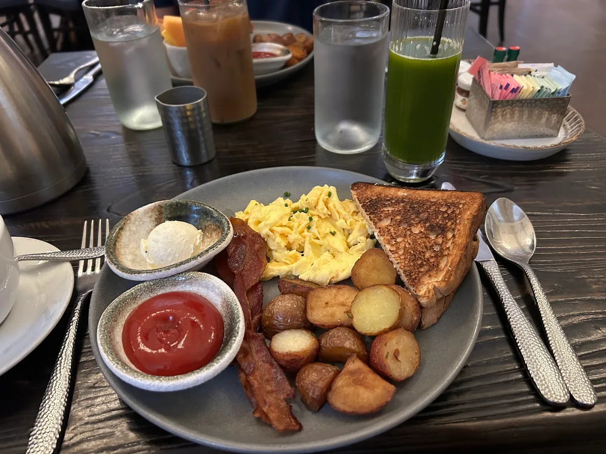 Aqimero: Restaurant Photograph
