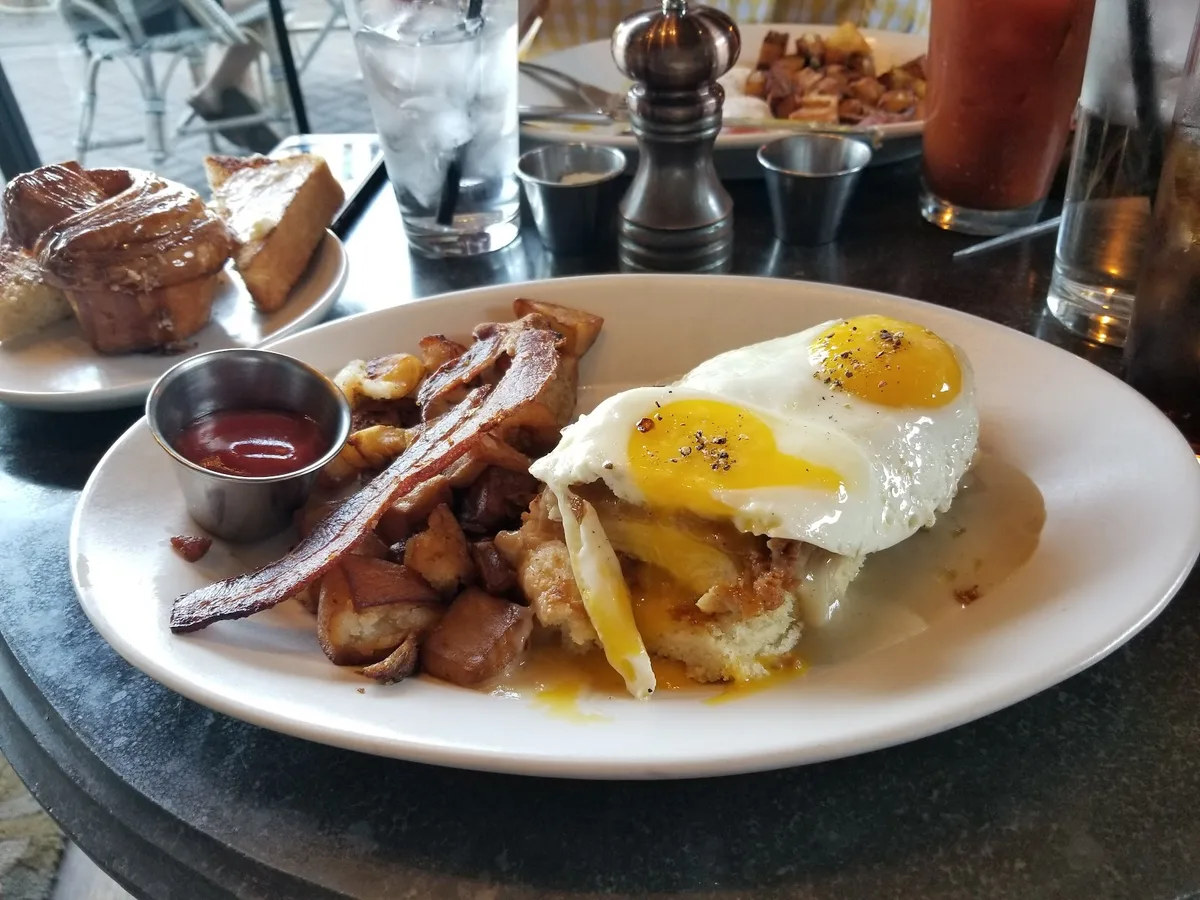 The Henry: Restaurant Photograph