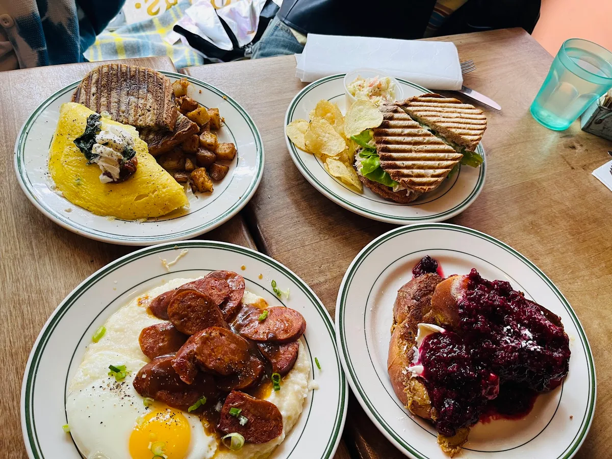 sam a.m.: Restaurant Photograph