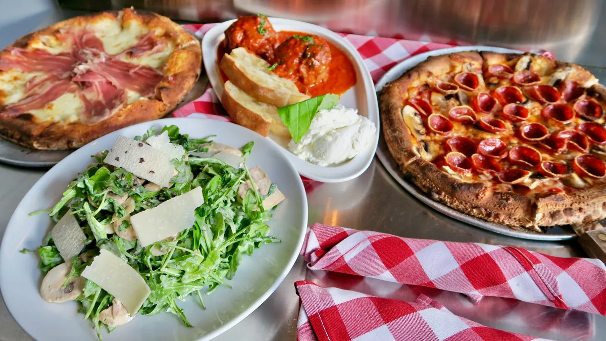 La Lanterna: Restaurant Photograph