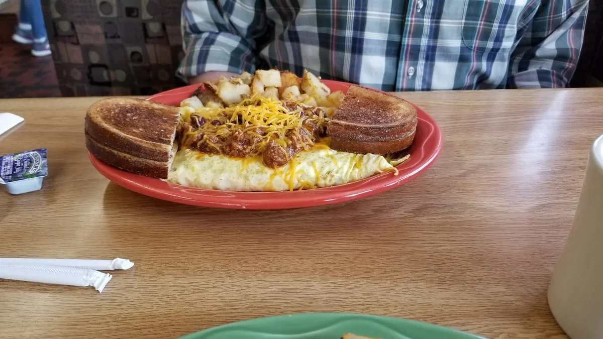 Charlie's Diner: Restaurant Food And Dining Photo