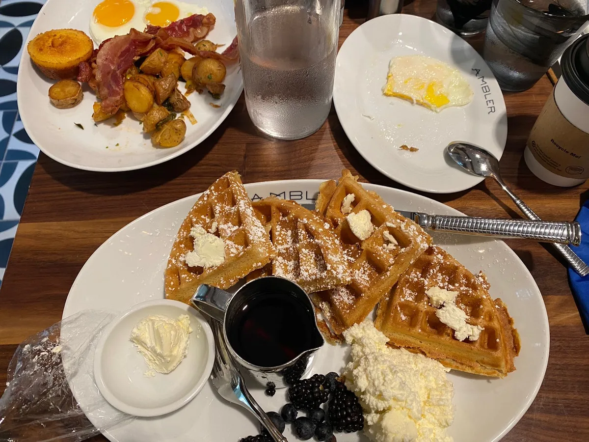 Ambler Texas Kitchen + Cocktails: Restaurant Photograph