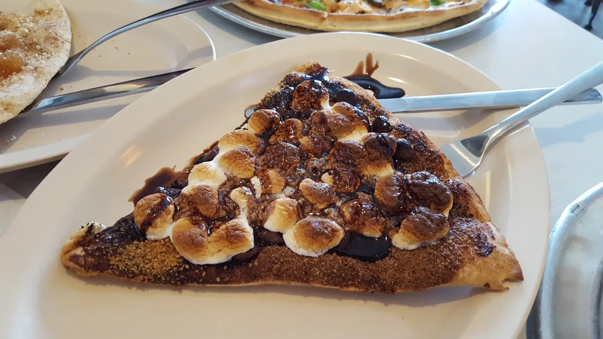 Memphis Pizza Cafe: Restaurant Food And Dining Photo