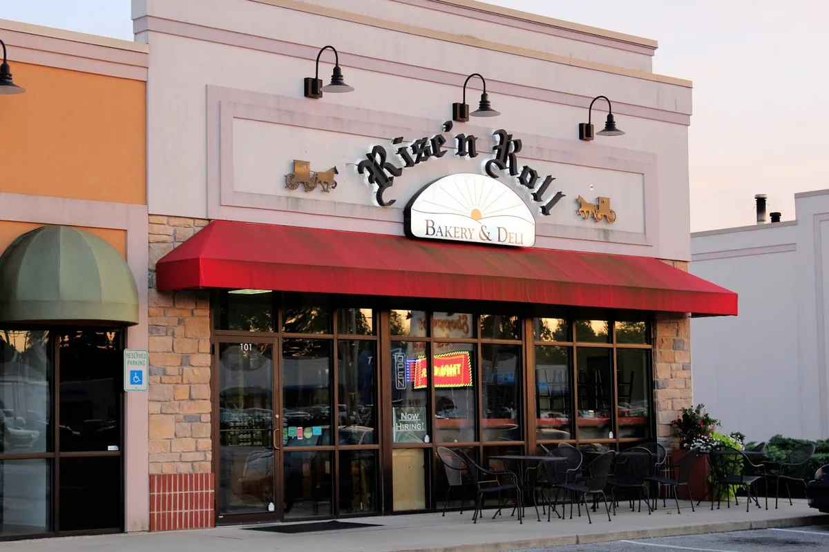 Rise'n Roll Bakery: Restaurant Photograph