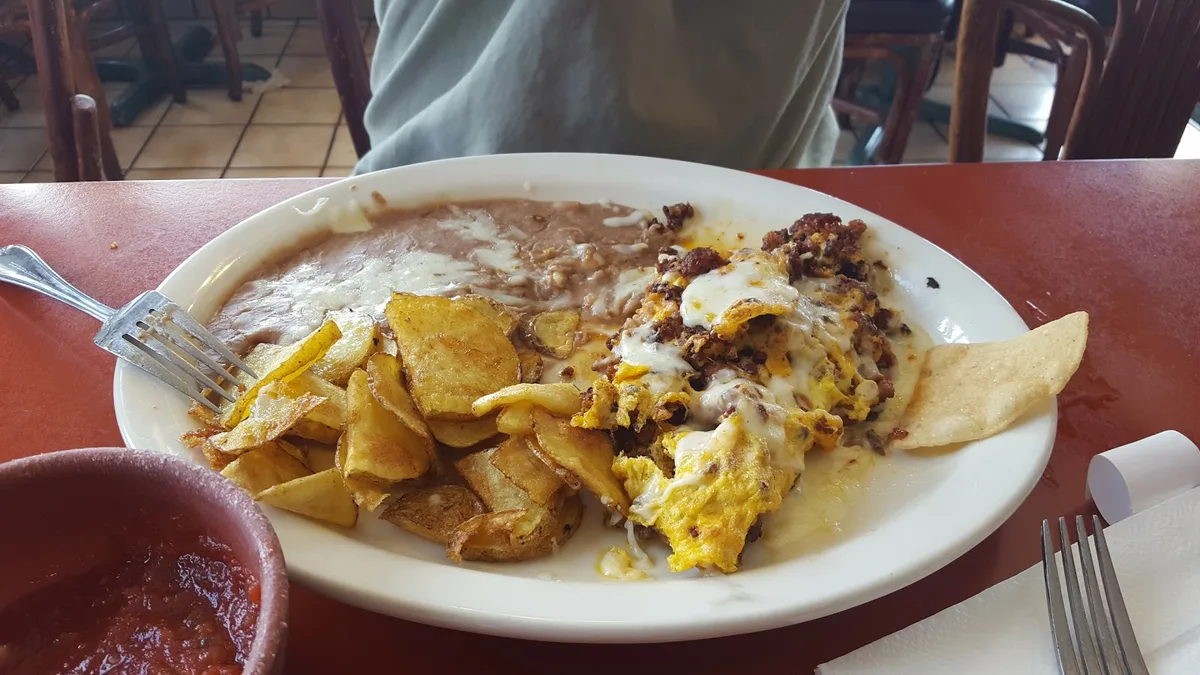 Lety's Restaurant: Restaurant Food And Dining Photo