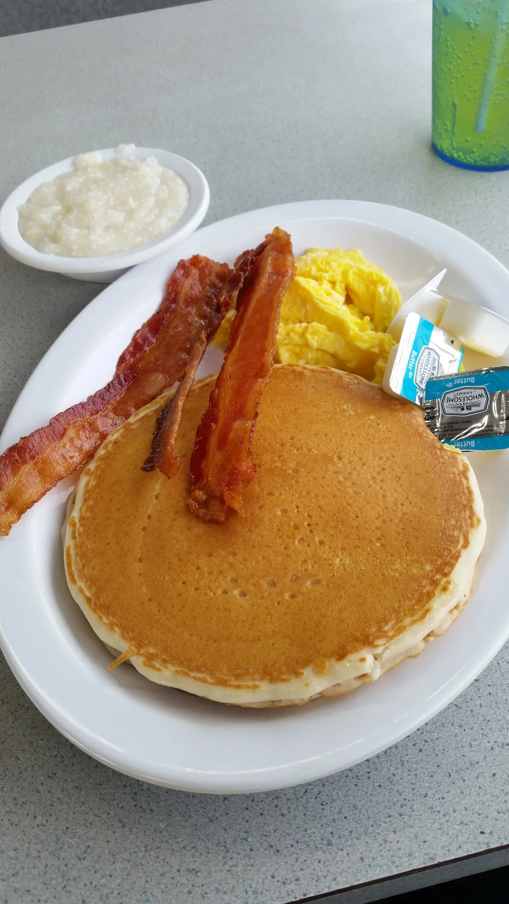 Lindy's Restaurant: Restaurant Food And Dining Photo