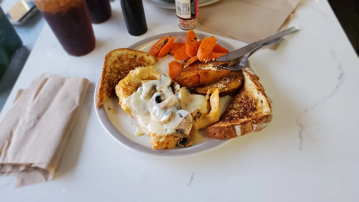Main Street Deli: Restaurant Food And Dining Photo