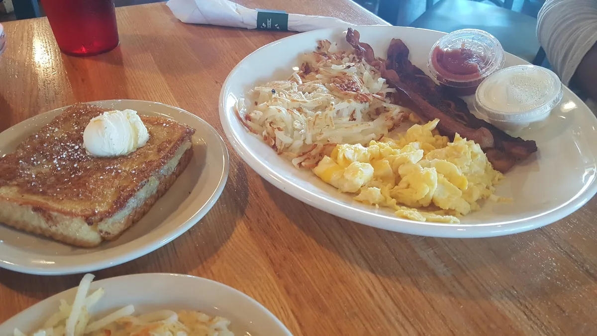 Hotcakes Emporium Pancake House & Restaurant: Restaurant Food And Dining Photo