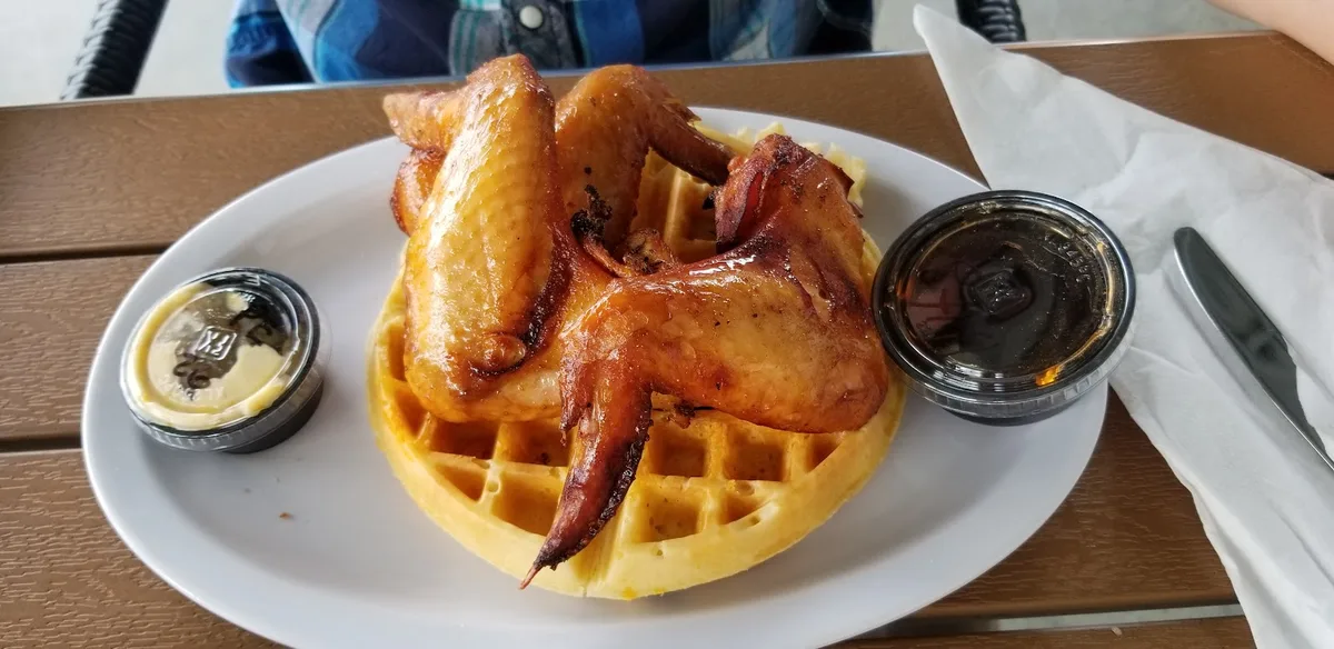Skinny Dogz Brunchery: Restaurant Photograph