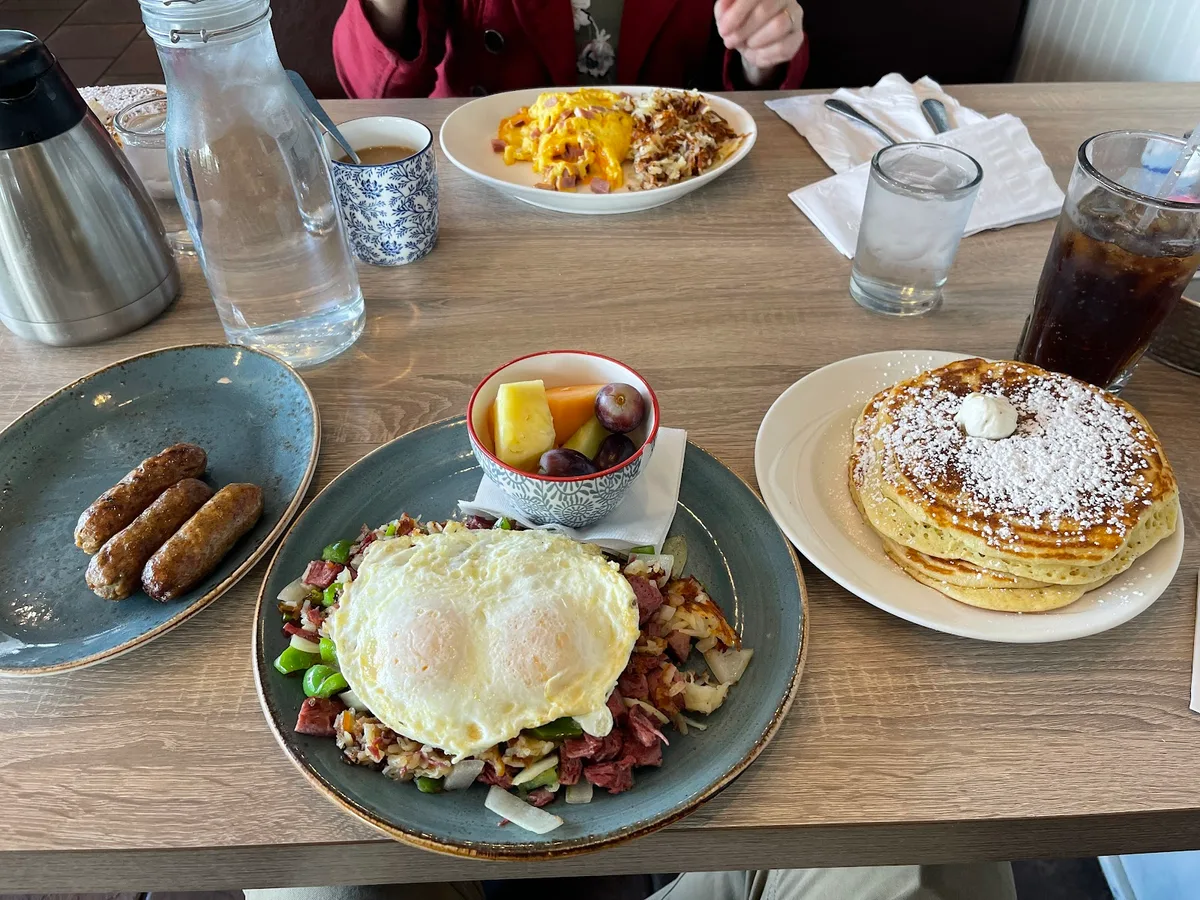 Honey Berry Pancakes and Cafe: Restaurant Photograph