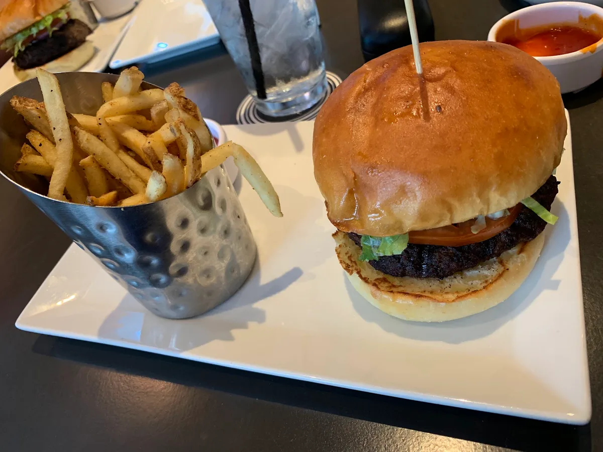 Burger Shed at Embassy Suites Olathe: Restaurant Photograph