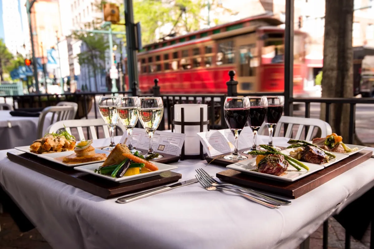 Flight Restaurant and Wine Bar: Restaurant Photograph