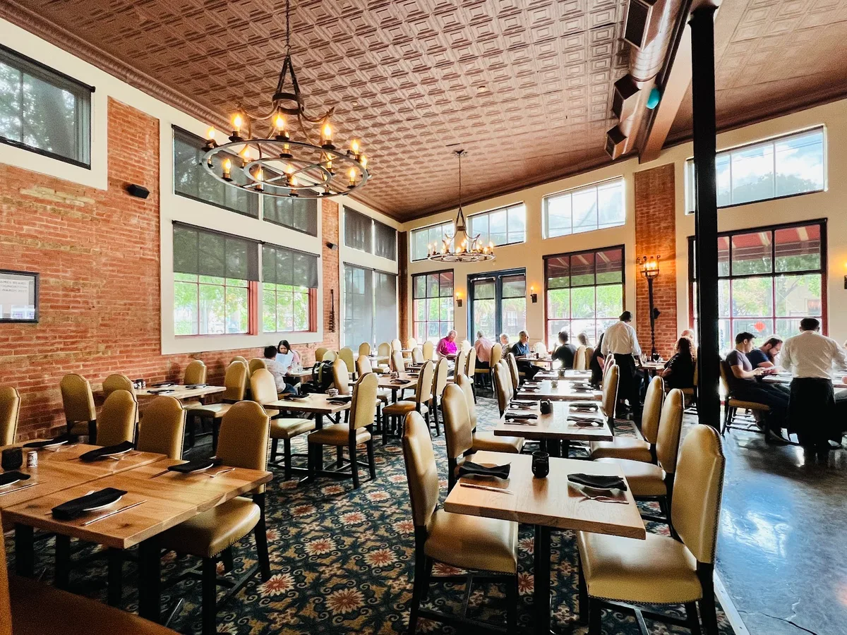 Hugo's: Restaurant Photograph