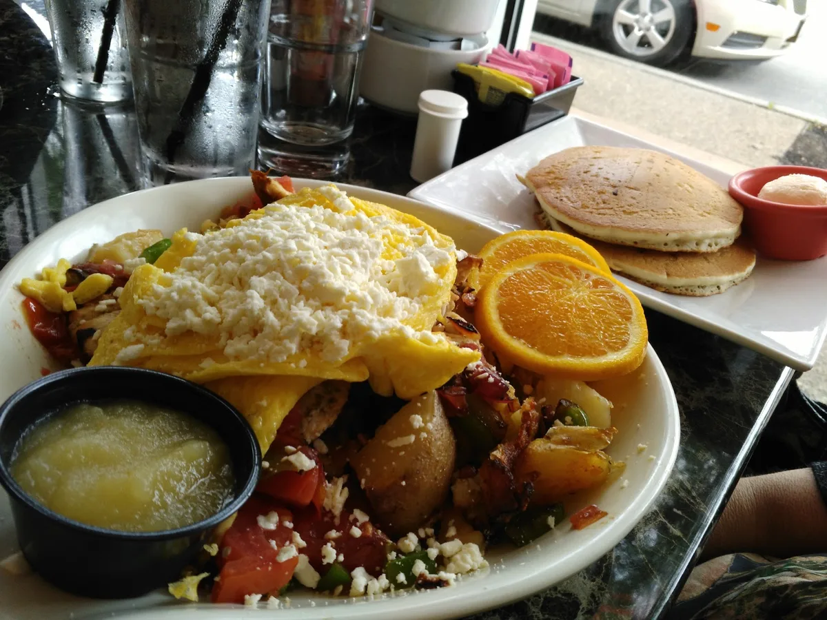Eggsperience Vasilis On Main St.: Restaurant Food And Dining Photo