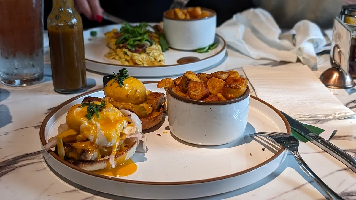 The Bird: Restaurant Photograph