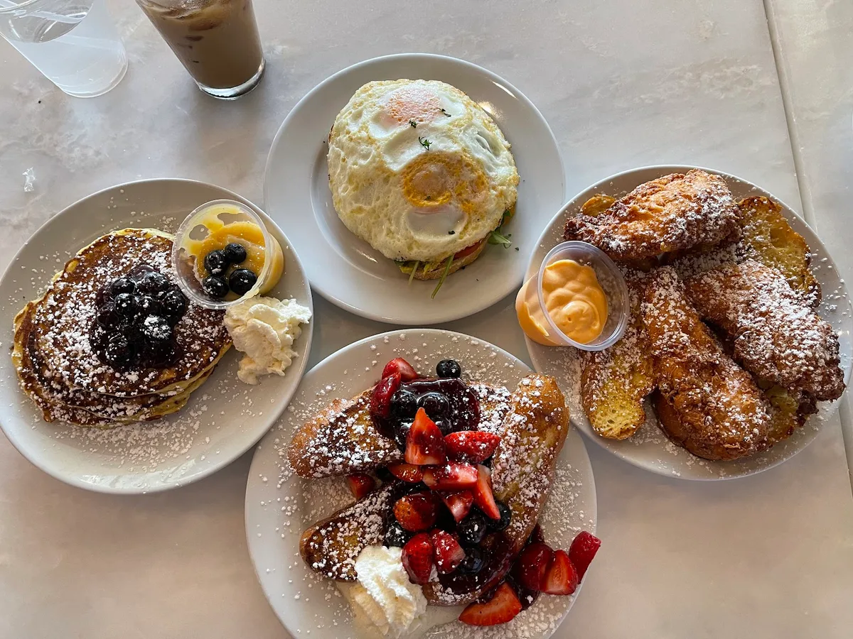 Amarith Farmhouse Restaurant & Pie Shoppe: Restaurant Photograph