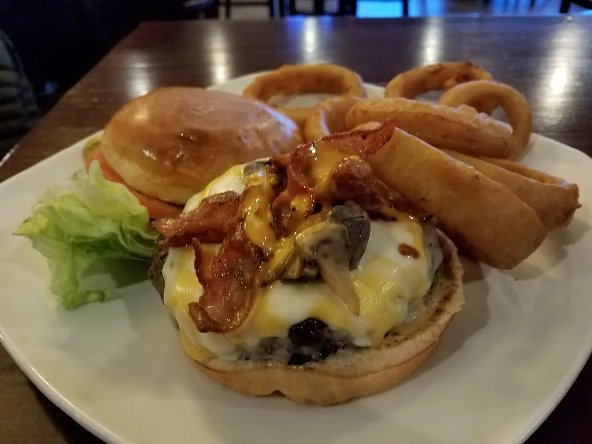 Oak Street Restaurant And Bar: Restaurant Food And Dining Photo