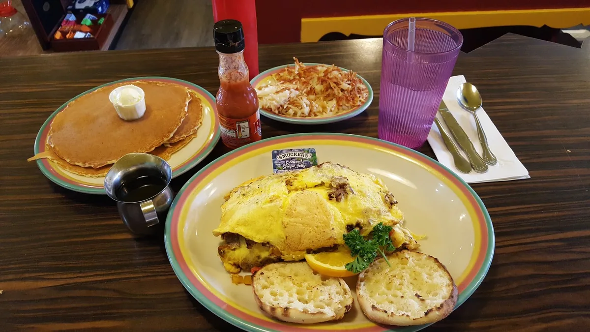 Sugar n' Spice Diner: Restaurant Food And Dining Photo